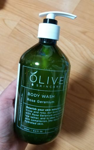 올리브 오일 스킨케어 컴퍼니 [OOSC] 향기로운 보습 로즈 제라늄 바디워시 500ml — 5점을 준 리뷰어가 2021년 5월 올린 사용 사진