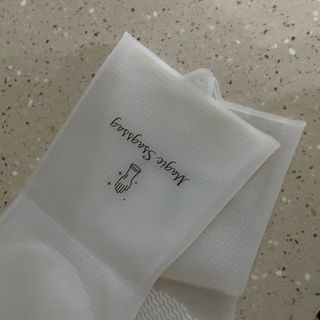 나무드 [매직싹싹] 고급형 친환경 실리콘 수세미 미끄럼방지 고무장갑 투명 1개 + 블랙 1개 캠핑용 야외 설거지 — 4점을 준 리뷰어가 2021년 9월 올린 사용 사진