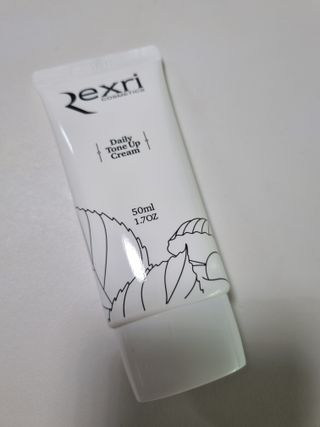 렉스리 데일리 톤업 크림 Rexri Daily Tone Up Cream — 5점을 준 리뷰어가 2022년 7월 올린 사용 사진