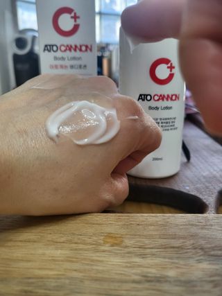 아토캐논(ATO CANNON) 아토캐논 고보습 바디로션 200ml — 5점을 준 리뷰어가 2022년 12월 올린 사용 사진
