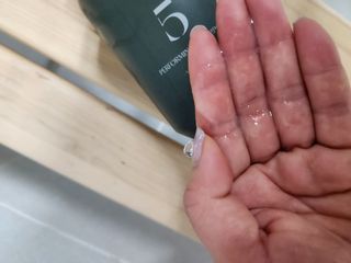 르핸스 퍼포밍 5 샴푸 비반트 포렛/베티버 포그 — 5점을 준 리뷰어가 2022년 12월 올린 사용 사진