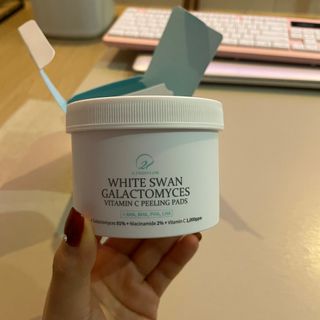 오투에니원 화이트 스완 갈락토미세스 비타민 C 필링 패드 60매 — 5점을 준 리뷰어가 2022년 12월 올린 사용 사진