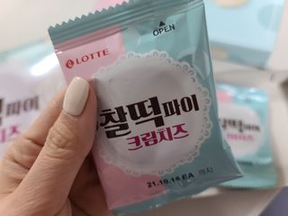 롯데제과 찰떡파이 크림치즈 — 5점을 준 리뷰어가 2021년 6월 올린 사용 사진