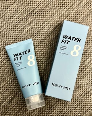 나우 [리브엠]피부 속부터 겹겹이, 촘촘하게! 워터핏8중 수분착붙 크림 — 5점을 준 리뷰어가 2025년 5월 올린 사용 사진