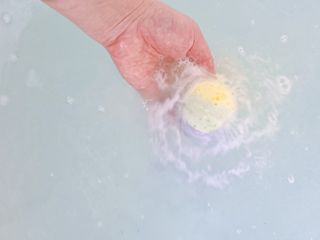 소담스퀘어 상암 Evreryday Bath Bomb Day7(에브리데이 배쓰밤 데이7) / 7종 중 2종 랜덤발송 — 5점을 준 리뷰어가 2022년 11월 올린 사용 사진