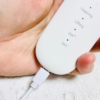 디하우트 랩 4 in 1 갈바닉 아쿠아 워터 필링기 스킨스크러버 — 4.5점을 준 리뷰어가 2021년 11월 올린 사용 사진