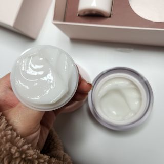 프리마인 바르기만 하면 철벽 스킨케어+24시간 마스크팩 효과. 셀라브 리제너레이팅 시스템 부스터+크림 세트 — 5점을 준 리뷰어가 2023년 4월 올린 사용 사진