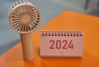 리훈 2024년달력 언더모니터 미니 탁상달력 — 5점을 준 리뷰어가 2023년 9월 올린 사용 사진