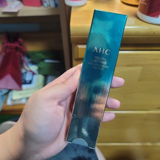[NEW 탄력유턴 아이크림] AHC 유스 래스팅 리얼 아이크림 포 페이스 — 5점을 준 리뷰어가 2021년 2월 올린 사용 사진
