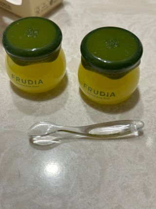 [후르디아] 유아부터 어른까지, 안심 아보카도 립밤 듀오 세트 — 5점을 준 리뷰어가 2024년 1월 올린 사용 사진