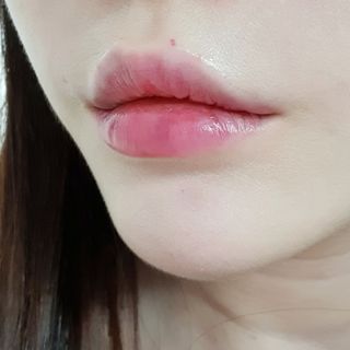 엘리샤코이 유스워터 립 에센스 — 5점을 준 리뷰어가 2021년 2월 올린 사용 사진