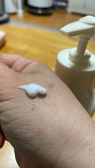 카프리나 산양밀크 모이스춰라이징 바디로션 350ml(라벤더향) — 5점을 준 리뷰어가 2023년 5월 올린 사용 사진