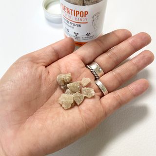 작심연구소 구취제거+충치예방+치아화이트닝 마법의 캔디 덴티팝3종(맛 랜덤 발송) — 3.5점을 준 리뷰어가 2022년 6월 올린 사용 사진
