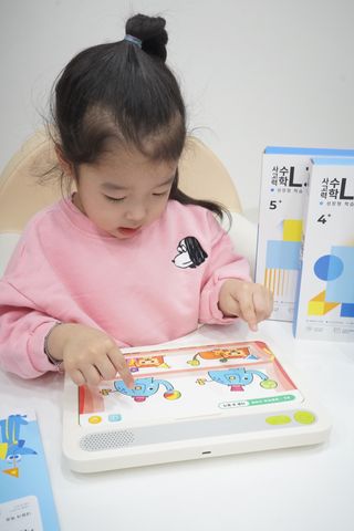크레타탭 차세대 사고력 유아수학 학습기 페이퍼 태블릿 — 5점을 준 리뷰어가 2023년 12월 올린 사용 사진
