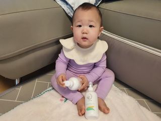 mom e 맘이 내추럴 베이비 케어 샴푸앤바스+로션 — 5점을 준 리뷰어가 2021년 1월 올린 사용 사진