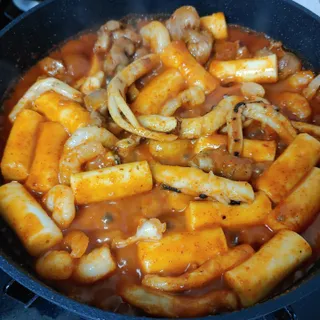 화끈한녀석들 새오똥400g 새우,오징어,똥집 볶음요리 소스,밀떡, 참기름 포함 — 4점을 준 리뷰어가 2022년 12월 올린 사용 사진