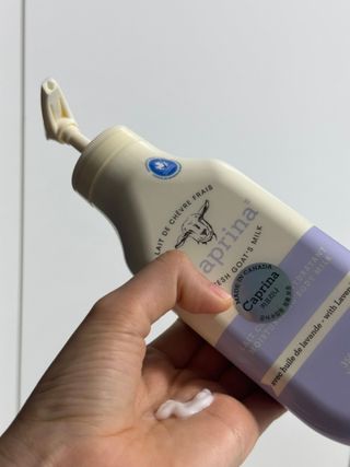 카프리나 산양밀크 모이스춰라이징 바디로션 350ml(라벤더향) — 5점을 준 리뷰어가 2023년 5월 올린 사용 사진