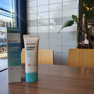 리더스코스메틱 리더스 카밍 바이오틱스 선 에센스 SPF 50+ PA++++ — 5점을 준 리뷰어가 2022년 7월 올린 사용 사진