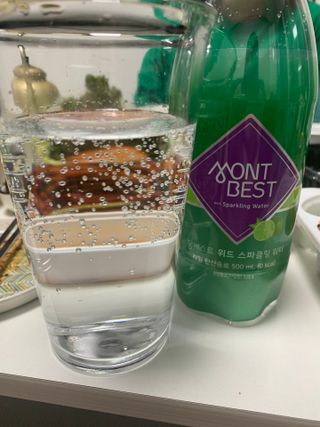 몽베스트 Montbest with Sparkling water Lime20병 — 5점을 준 리뷰어가 2021년 10월 올린 사용 사진