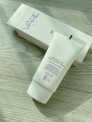 바르셀 톤업 무기자차 자외선차단제 순한 선크림 인텐시브 선 젠 50ml — 5점을 준 리뷰어가 2021년 11월 올린 사용 사진