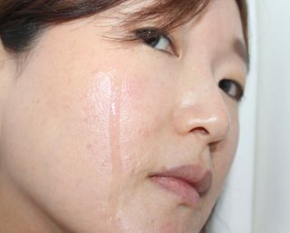 스킨큐어 산다화 비타민c 화이트닝 에센스 30ml — 5점을 준 리뷰어가 2023년 8월 올린 사용 사진