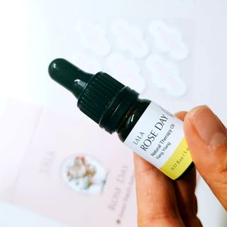 라라로즈데이 시즌2 천연 아로마오일 Y존 케어 속옷향수 이너퍼퓸 5ml  여성의 자존감을 UP시키자 — 4.5점을 준 리뷰어가 2021년 9월 올린 사용 사진