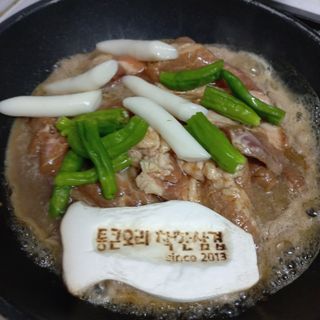 소담스퀘어 상암 통큰오리착한삼겹 1석3조수제양념돼지갈비 — 5점을 준 리뷰어가 2022년 12월 올린 사용 사진