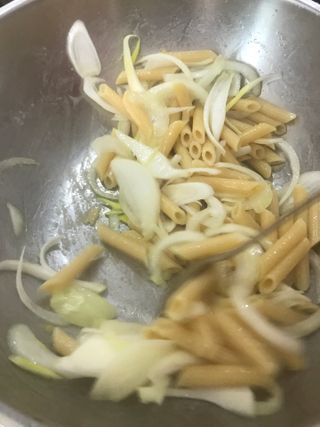 마에스트로 엑스트라버진 올리브 유 마에스트로 엑스트라버진 스페인 올리브유 — 5점을 준 리뷰어가 2022년 2월 올린 사용 사진