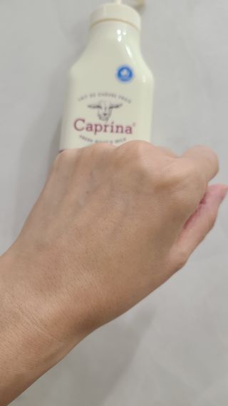 카프리나 프레쉬 산양밀크 모이스춰라이징 바디로션 350ml(오리지널향) — 4점을 준 리뷰어가 2022년 12월 올린 사용 사진