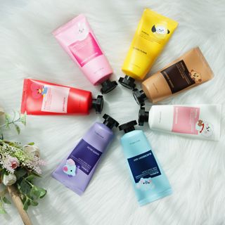 쿤달 BT21 시어버터 앤 마카다미아 퓨어 핸드크림 50ml 7구 기프트 세트 — 5점을 준 리뷰어가 2021년 3월 올린 사용 사진