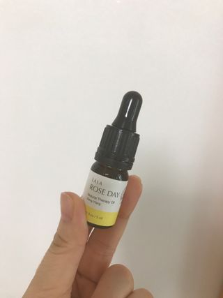 라라로즈데이 시즌2 천연 아로마오일 Y존 케어 속옷향수 이너퍼퓸 5ml  여성의 자존감을 UP시키자 — 5점을 준 리뷰어가 2021년 9월 올린 사용 사진