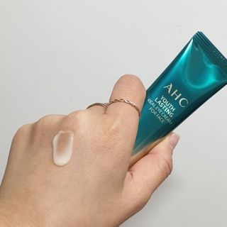 [NEW 탄력유턴 아이크림] AHC 유스 래스팅 리얼 아이크림 포 페이스 — 5점을 준 리뷰어가 2021년 2월 올린 사용 사진