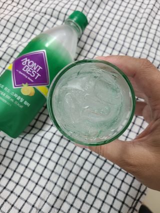 몽베스트 Montbest with Sparkling water Lemon OR Lime 20병(랜덤) — 4.5점을 준 리뷰어가 2021년 10월 올린 사용 사진