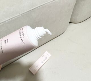 러브모아 향수 고체향수 승무원 고체향수 바르는 향수 니치향수 도손 우드세이지 앤 씨솔트 — 4점을 준 리뷰어가 2022년 11월 올린 사용 사진