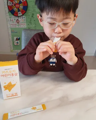 [이뮤니티플러스]우리아이 면역오키, 건강오키 _ 키즈오키 어린이홍삼 10포 1box — 5점을 준 리뷰어가 2022년 3월 올린 사용 사진