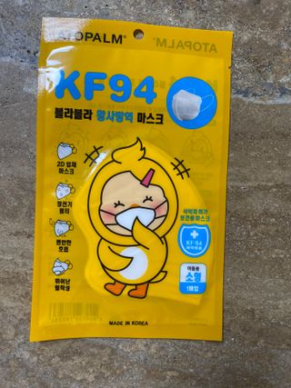 아토팜 블라블라 황사방역 마스크 KF94 — 4.5점을 준 리뷰어가 2021년 9월 올린 사용 사진