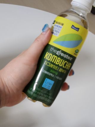 더그레잇티 콤부차 [매일유업] 더그레잇티 44kcal 콤부차 300ml *12개입 (오리지널 6개+베리리치 6개) — 5점을 준 리뷰어가 2023년 7월 올린 사용 사진
