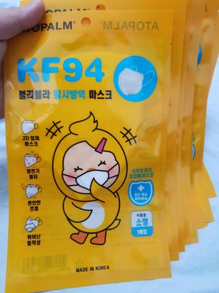 아토팜 블라블라 황사방역 마스크 KF94 — 5점을 준 리뷰어가 2021년 10월 올린 사용 사진