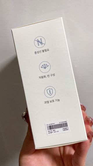 아카라 조명 스위치를 누워서 끄는 방법 (스마트 조명 스위치 2구 + 무선 리모트 스위치 1구 T1, 스마트 허브 E1) — 4.5점을 준 리뷰어가 2021년 12월 올린 사용 사진