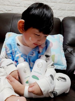 mom e 맘이 내추럴 베이비 케어 샴푸앤바스+로션 — 5점을 준 리뷰어가 2021년 1월 올린 사용 사진