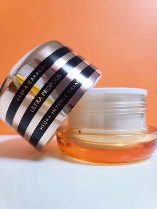 자민경 크레마카라콜 울트라 프로폴리스 하이드라 인텐스 크림 50ml — 5점을 준 리뷰어가 2021년 1월 올린 사용 사진
