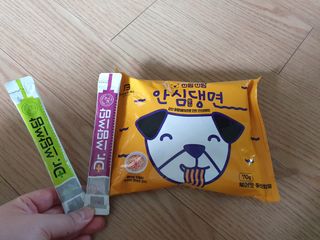 안심댕면 강아지라면 5봉지+쓰담쓰담 종합영양제 2스틱 샘플 증정 — 5점을 준 리뷰어가 2022년 8월 올린 사용 사진