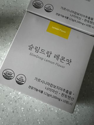 [슬림드랍 레몬맛] 건기식 다이어트 보조제 겸 비타민 — 5점을 준 리뷰어가 2022년 1월 올린 사용 사진