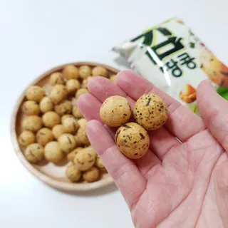 오리온 오징어땅콩의 짭짤고소 신제품, 구운김땅콩 — 5점을 준 리뷰어가 2022년 5월 올린 사용 사진