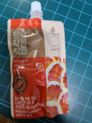 자연에온 핑크 자몽 착즙 100mL 10개입 1BOX +가 득담은 자몽 콜라겐 젤리스틱 1BOX — 5점을 준 리뷰어가 2021년 6월 올린 사용 사진