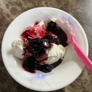 요그앤오트 그릭요거트 24 150g +  그릭요거트 48 150g + 블루베리 콤포트 — 5점을 준 리뷰어가 2022년 6월 올린 사용 사진