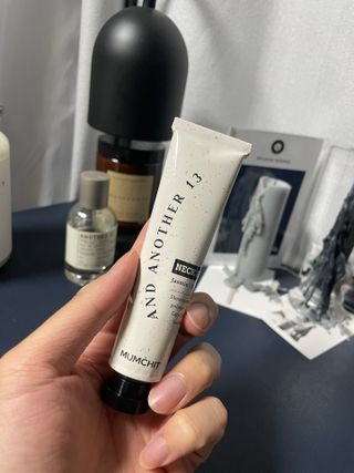 멈칫(MUMCHIT) 넥퍼퓸 NECKPERFUME 2가지 향 — 5점을 준 리뷰어가 2021년 11월 올린 사용 사진