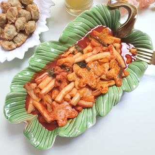 빨간키트 떡볶이 밀키트 2~3인분 매운맛 국물 떡볶이 만들기 쉬운 황금 레시피 분말 소스로 간편한 요리 — 5점을 준 리뷰어가 2021년 8월 올린 사용 사진