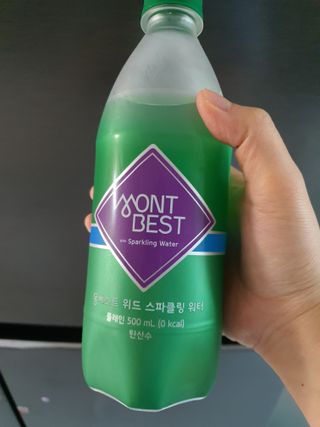 몽베스트 Montbest with Sparkling water Plain 20병 — 4점을 준 리뷰어가 2021년 11월 올린 사용 사진