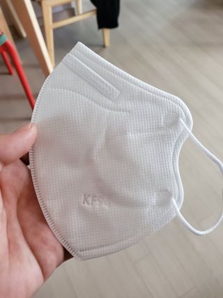 아토팜 블라블라 황사방역 마스크 KF94 — 5점을 준 리뷰어가 2021년 10월 올린 사용 사진